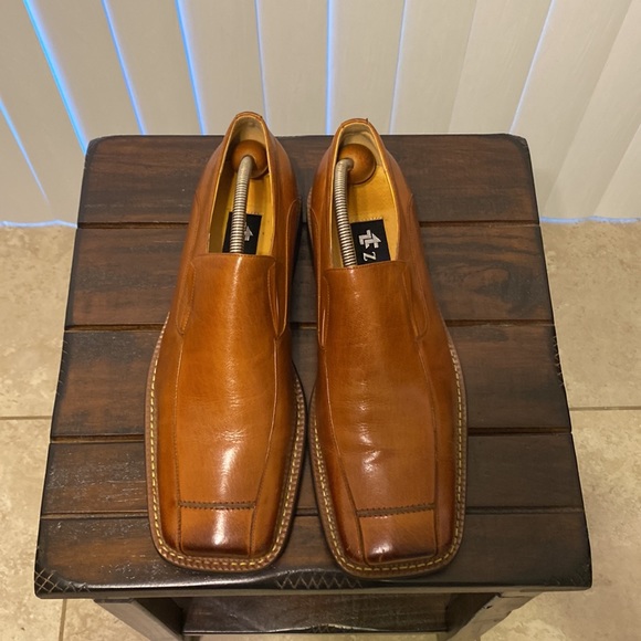 Mens brown leather loafers with shoe stretcher included - Picture 5 of 11